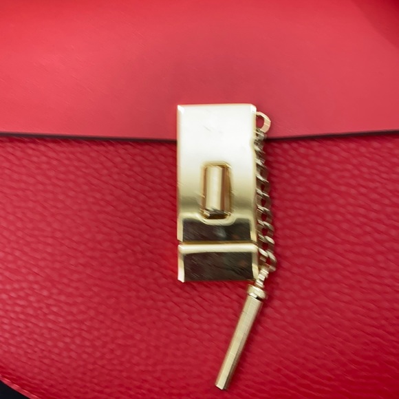 Chic Red Pebbled Crossbody Bag - Picture 2 of 4
